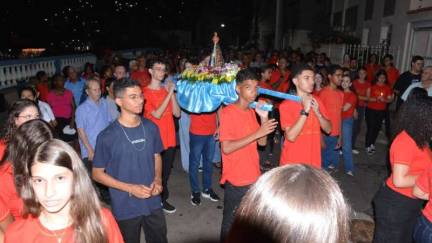 Fé e devoção marcam a tradicional caminhada de Nossa Senhora Aparecida em Manhuaçu