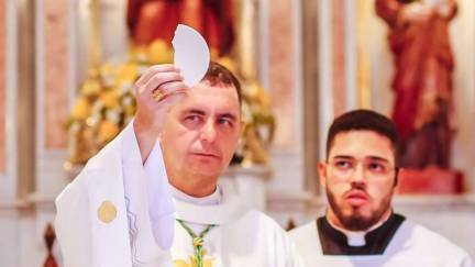 Dom Juarez Delorto Secco toma posse como 7º bispo diocesano de Caratinga