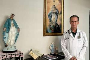 Clinico geral Dr. Fábio Araújo integra equipe de profissionais parceiros da Casa de Maria